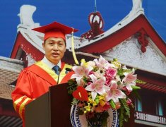 天津大學(xué)校長(zhǎng)鐘登華寄語(yǔ)研究生：做新時(shí)代快樂(lè)的奉獻(xiàn)者